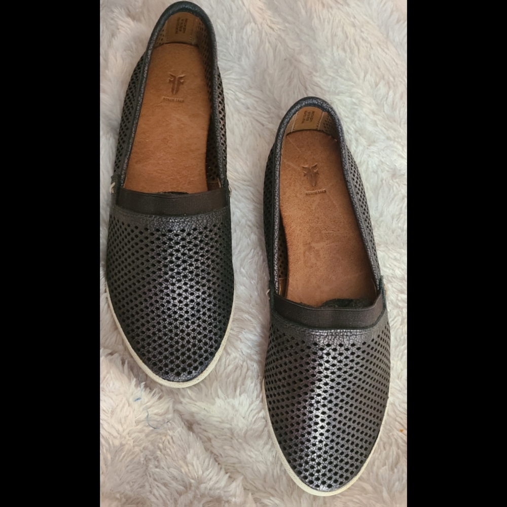 FRYE MELANIE PERF SLIP-ON IN PEWTER